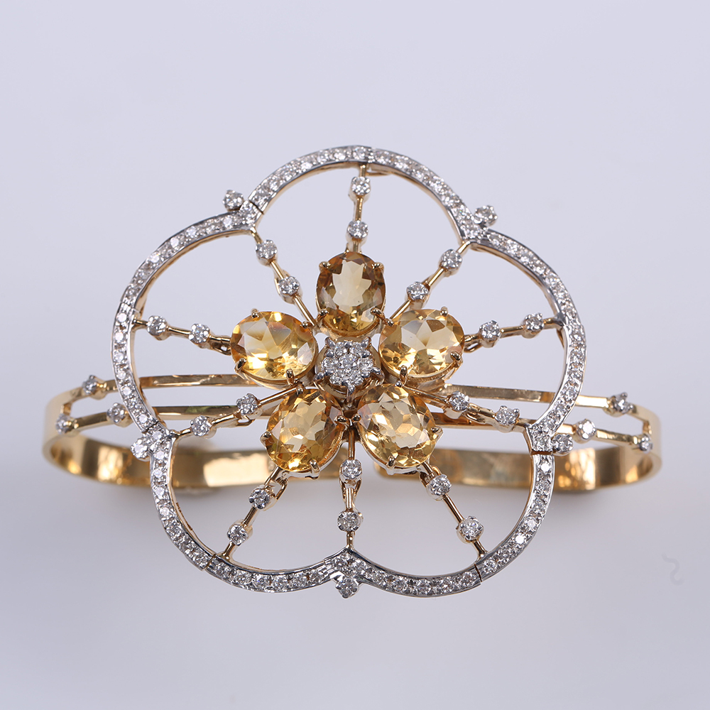 Over sized blossom hand bracelet