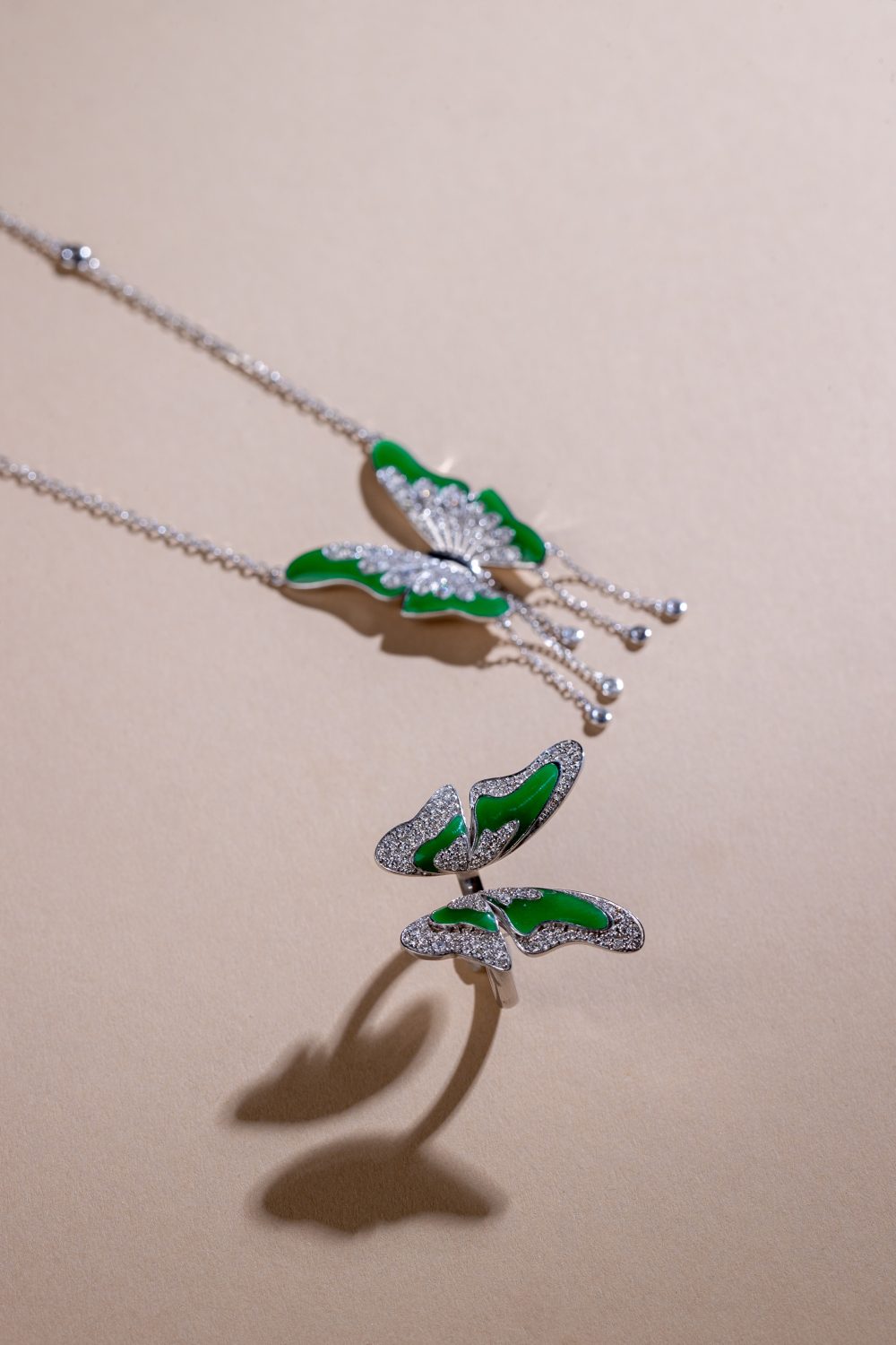 GREEN BUTTERFLY NECKLACE - Image 2