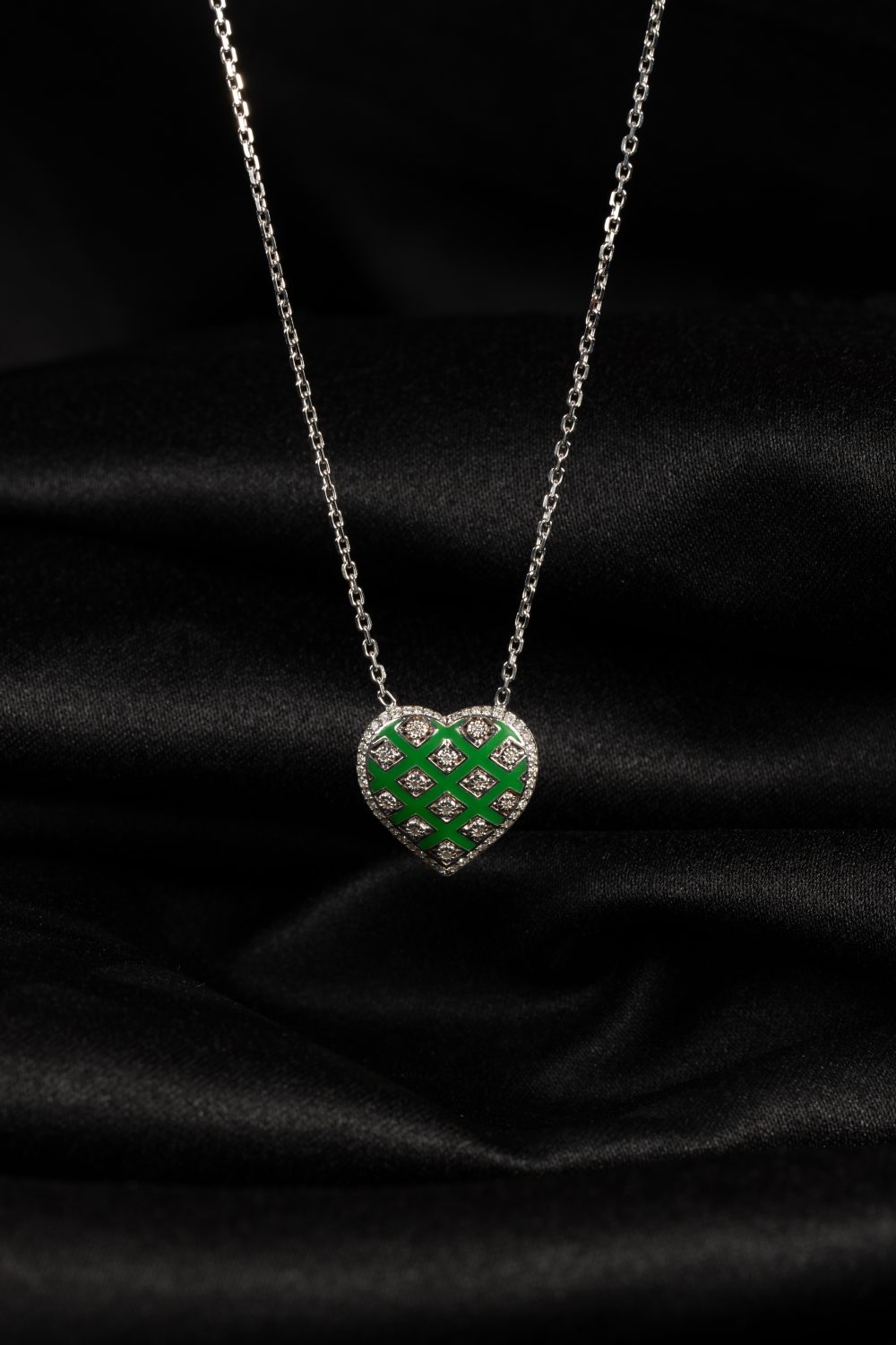 GREEN NET HEART NECKLACE - Image 4