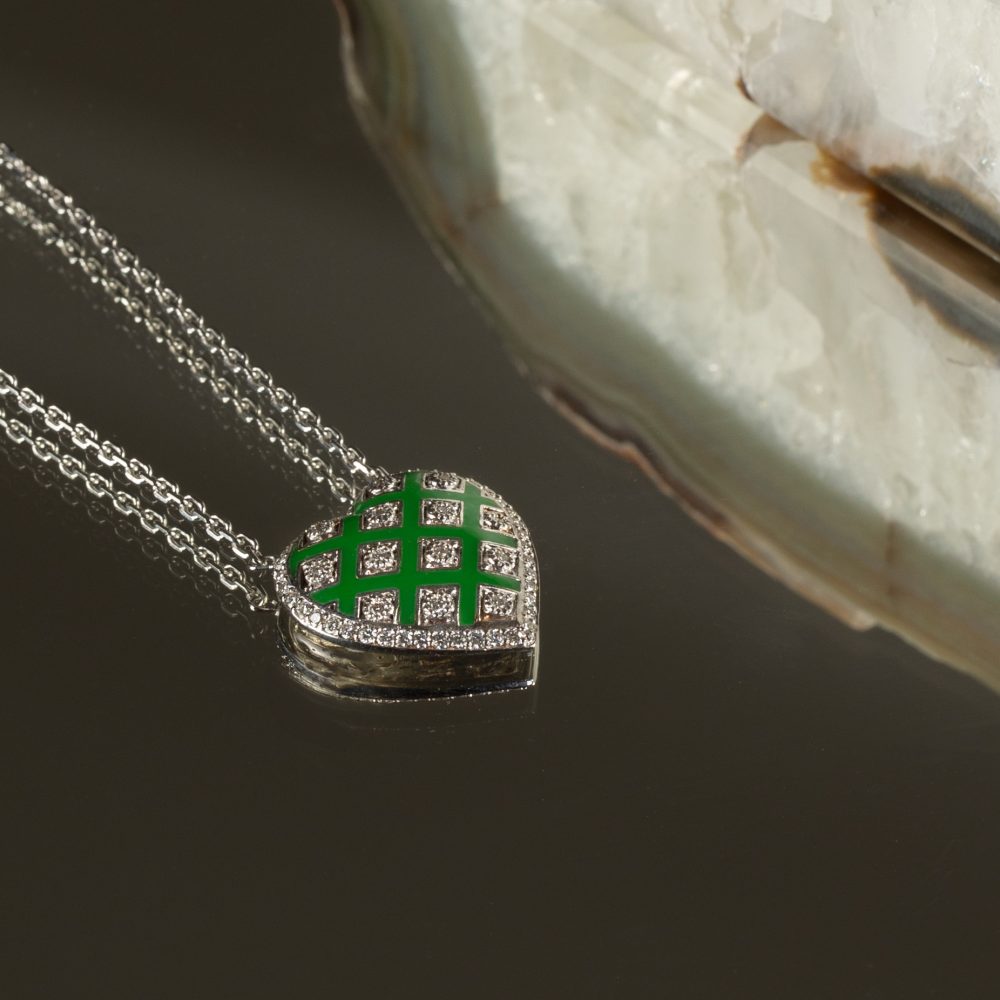 GREEN NET HEART NECKLACE - Image 2