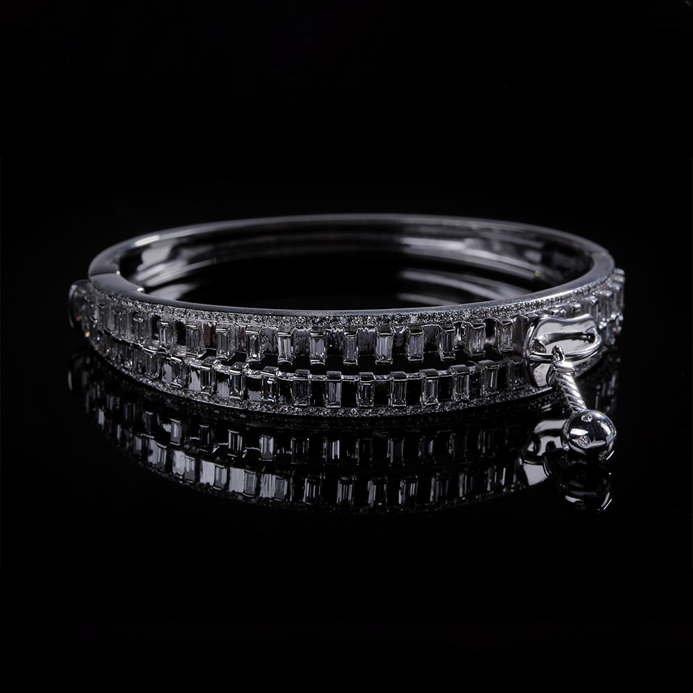 REVEAL - WHITE GOLD WITH BAGUET BRACELET